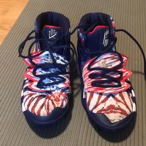 Red white and blue kiyres size 6 men’s